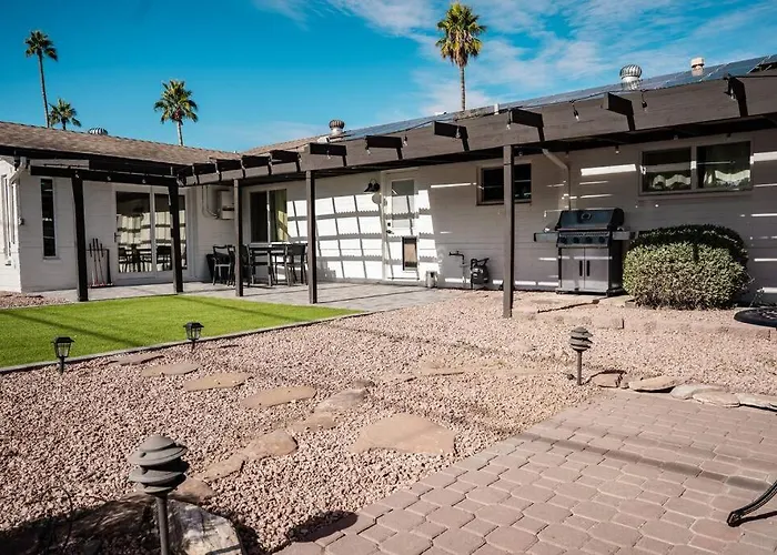Old Town Cactus Casa With Master, Hot Tub, Putt Putt * Scottsdale