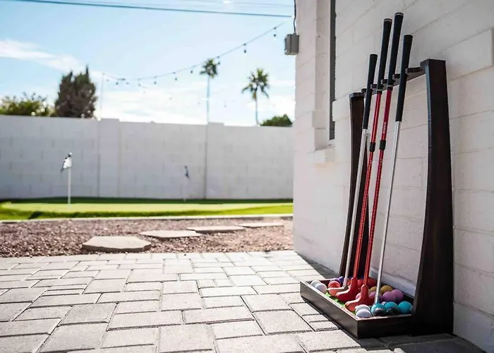 Old Town Cactus Casa With Master, Hot Tub, Putt Putt