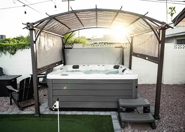Old Town Cactus Casa With Master, Hot Tub, Putt Putt Holiday home