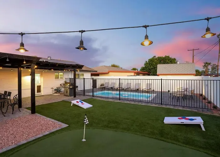 Old Town Cactus Casa With Master, Hot Tub, Putt Putt Holiday home Scottsdale