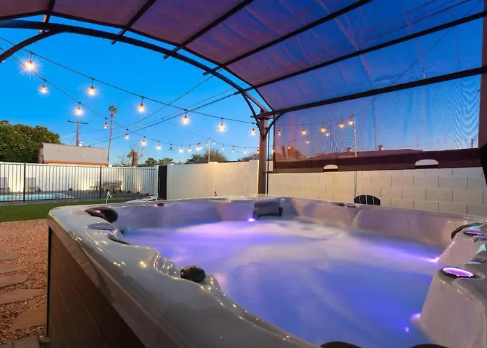 Old Town Cactus Casa With Master, Hot Tub, Putt Putt *